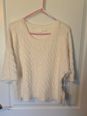 Cyrus Soft Vanilla Puff Scoop Neck Sweater. NWT.